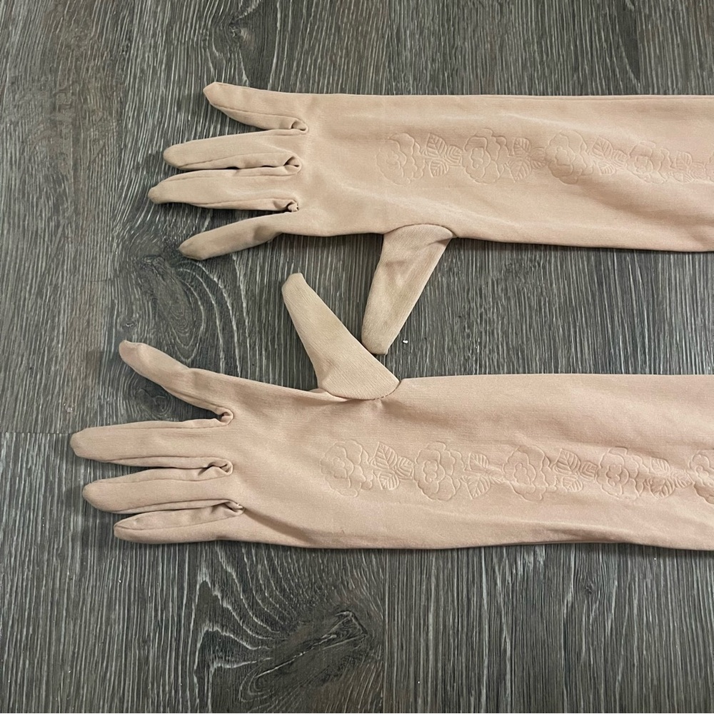 Vintage nude arm gloves